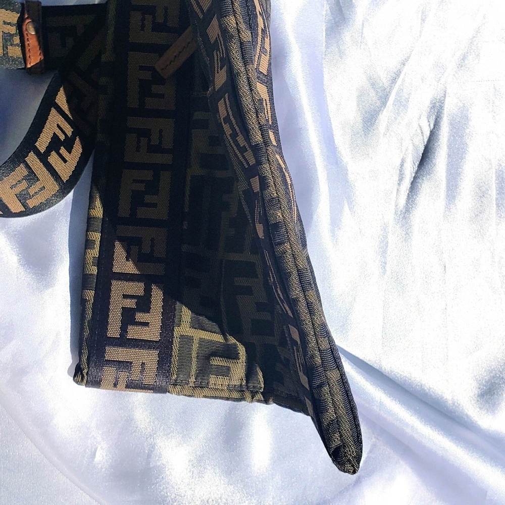 🐝SOLD FENDI ZUCCA MESSENGER CROSSBODY BAG🐝 - Picture 5 of 13